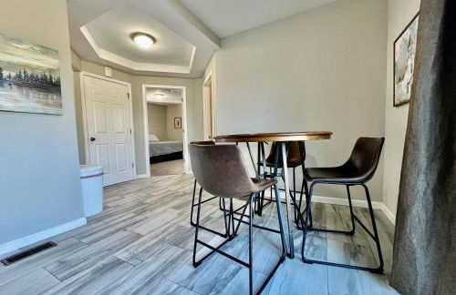 Charming 4BR Home in Liberty Township w Large Deck - Foto 5