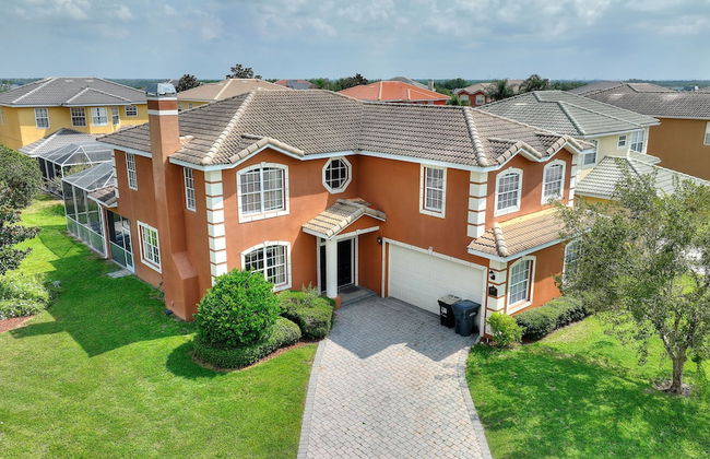 6 Bedroom Premium Home With Pool, Spa and Games Room #800 - Photo 1