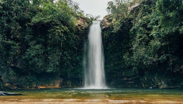 Apreciando a cachoeira do Abade