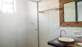 Suítes em casa centenária no centro de Socorro - Foto 5