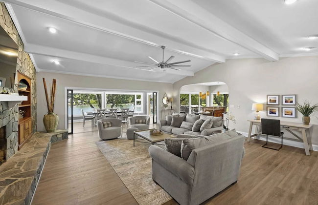 Water, Water Everywhere by Avantstay Pool + Dock - Foto 35