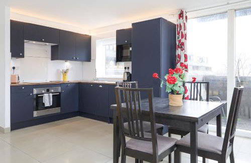 2-bed 2-bath flat around the corner from Portobello Market - Foto 23