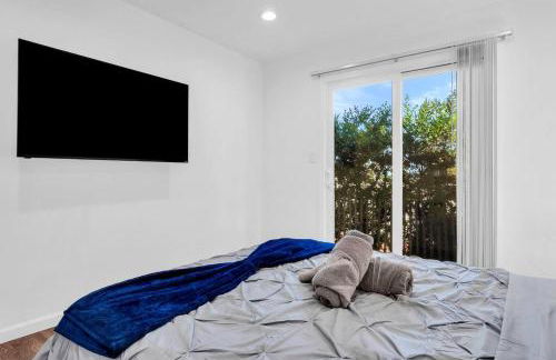 Modern Bay Area Retreat | Balcony + Private Patios - Foto 11