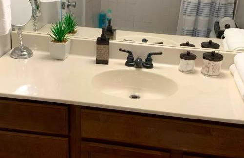 Condo Close to Stadium and Free Parking - Foto 17