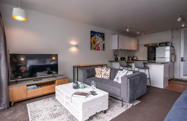 Centrally Located Light-filled Studio w/ Parking - Foto 22