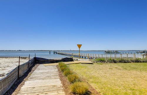 Beach, Pier Access! Pet-Friendly Crystal Coast Gem - Foto 39