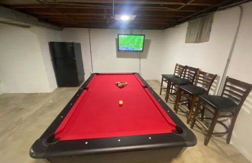 Spacious 3 Bedroom Home with Game Room and Parking - Foto 1