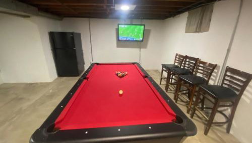 Spacious 3 Bedroom Home with Game Room and Parking - Foto 1