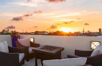 Sunset Serenity by Avantstay Rooftop w/ Hot Tub & Fire Pit, 3 Blocks to Beach! - Foto 74