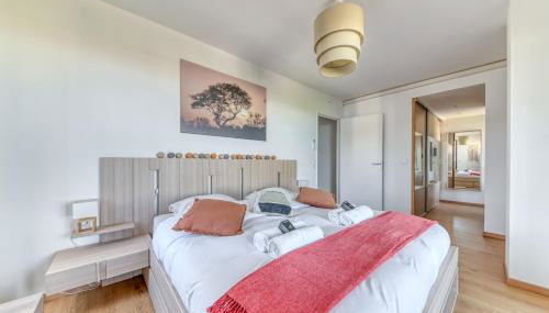 GuestReady - Chic Stay with Jacuzzi and Parking - Photo 4