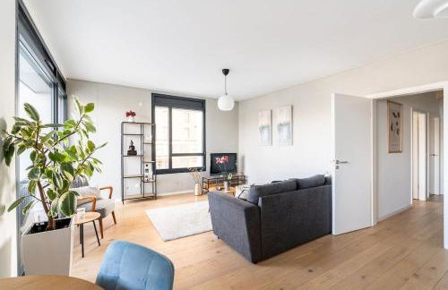 Basel-Tram 8-Tristate-Bridge-Riverview - Foto 1