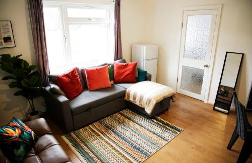 PrimeLuxe Stays - Modern 1BR Apartment with Private Garden Sleeps 4 Near ExCeL and London City Airport - Photo 31
