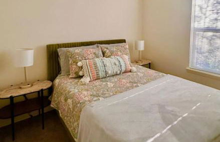 3.2 near University and Memorial Hospital - Photo 7