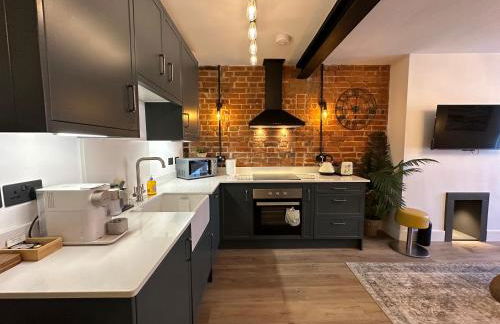 Urban Chic- Stylish Flat in the Heart of St Albans - Photo 10