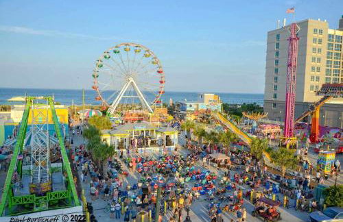 Under the Oaks, A Downtown Hidden Gem - Foto 21