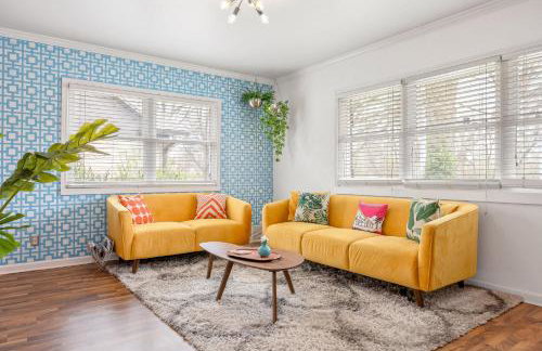 Indy Palm Pad with Patio & Tiki Bar-Mid-Century Charmer-Family Friendly - Photo 6