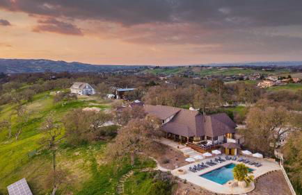 Cathedral by AvantStay Charming Secluded Estate w Sauna Pool Table Views of the Rolling Hills - Foto 50