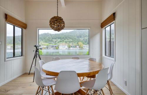 Dockside getaway with hot tub & dock - Foto 9