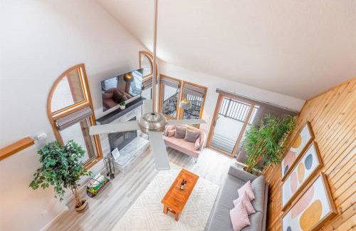 Peaceful 2-bedroom townhome retreat w/wooded view - Foto 8