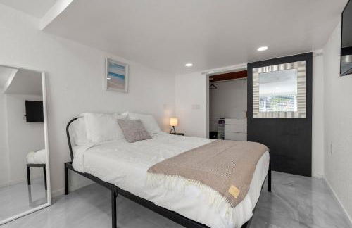 Yellow Door Oasis airport, cruise port and beach close-by - Foto 33