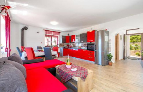 5 Bedroom Amazing Apartment In Viskovo - Photo 3