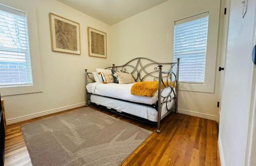 Home Sweet Idahome, feels like home with all the decor you wish you could afford King bed in master, fully fenced dog friendly yard, a few blocks from BSU and downtown Boise, Your perfect stay! - Foto 14