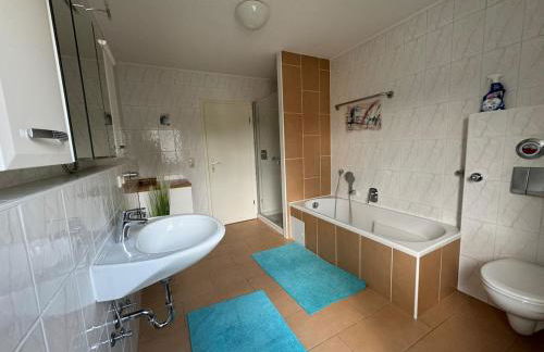 Dachgeschoss Wohnung mit Blick ins Grüne - Foto 17