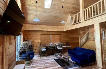 Luxury Cabin with Outdoor HotTub-NEW Construction - Foto 28