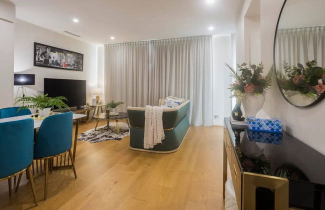 Brilliant 3 Month Corporate Rental With Balcony - Photo 12