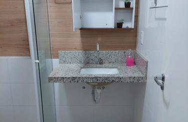 Ótimo apartamento sobreloja com wifi e estacionamento incluso - Foto 16