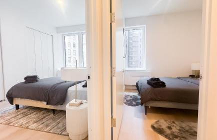 Stylish 3BR Luxury Retreat in the Heart of FiDi - Photo 14