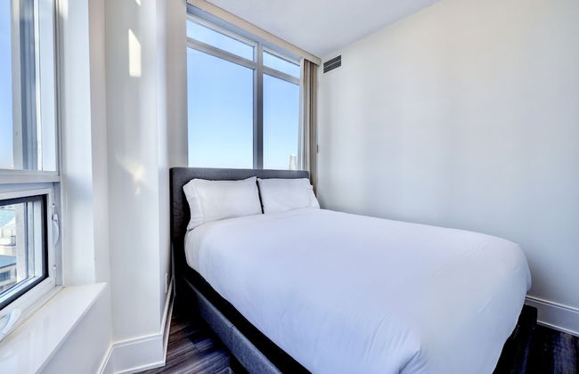 Grand Royal Condos -Mississauga SQ One - Photo 4