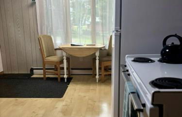 Embrace Nature in this Breathtaking Cottage in Portage Lake, Maine - Foto 8