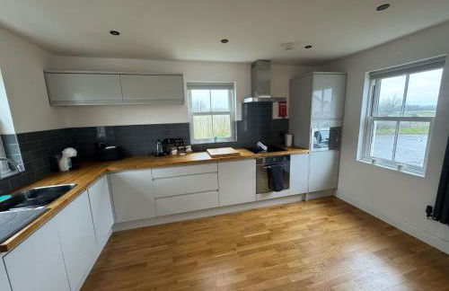 3 Bed house near Tenby with Hot Tub - Photo 2