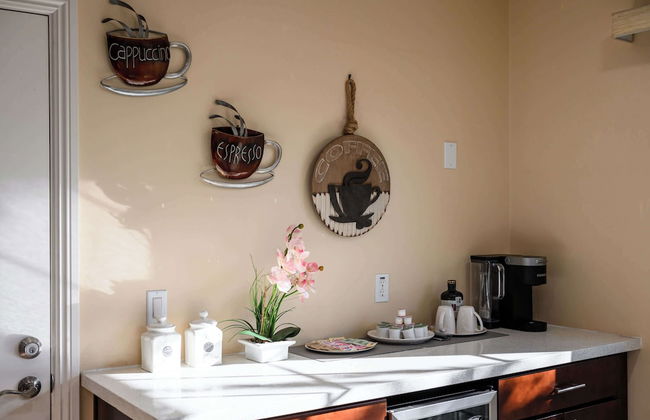 Luxury Estate With Sparkling Pool & Elegant Amenities - Foto 26