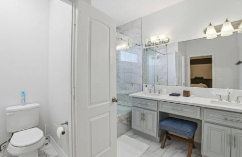 O18A Spacious 3BR Sleeps 10 Two Living Areas Houston - Foto 24