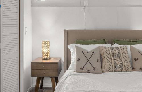 Downtown location Near the Beach Dog Friendly - Photo 6