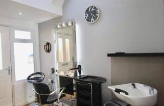 Luxury Pamper Home Hot Tub & Sauna Ladies Retreat - Photo 41