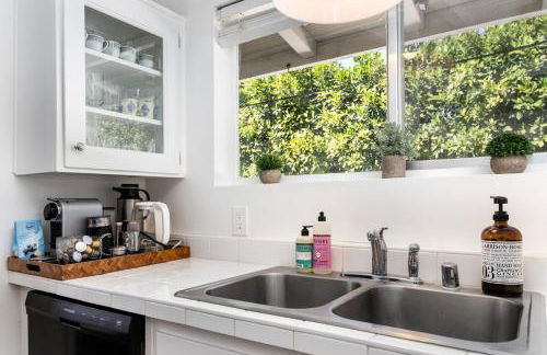 SoCal Retreat with Pool and Spacious Backyard - Foto 12