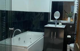 Spacious 4 Bedroom Contractors Friendly Home in Coventry Near Jaguar Land Rover & City Centre - Photo 6