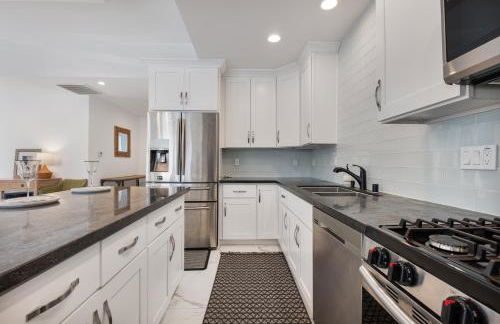 Serene Luxe Residence near Rose Bowl - Photo 6