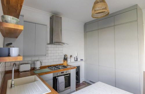 Stylish 3-Bed Home - 2 Mins to Beach & Town - Foto 26