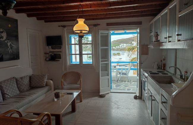 Ornos Beachside 2 Bd Stylish House - Photo 12