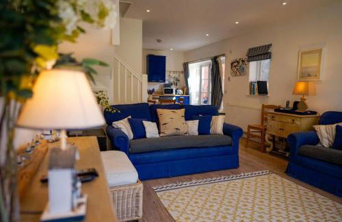 2 Elgin House - Photo 2