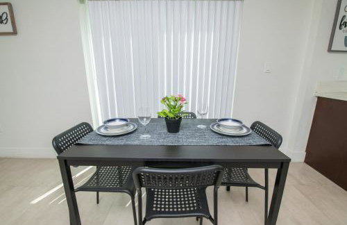 Spacious entire Apartment with Free Parking - Foto 49