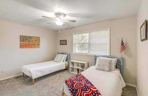 Waterfront Kansas Home with Private Fire Pit! - Foto 24