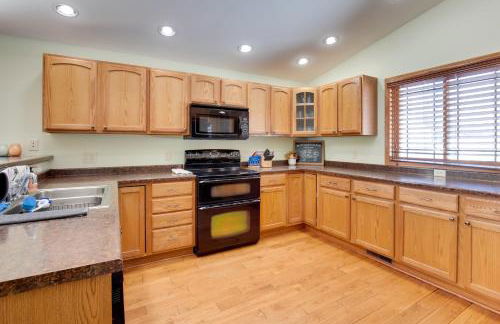 5 Mi to Sno-Eagles Trails Lakefront Getaway! - Photo 7