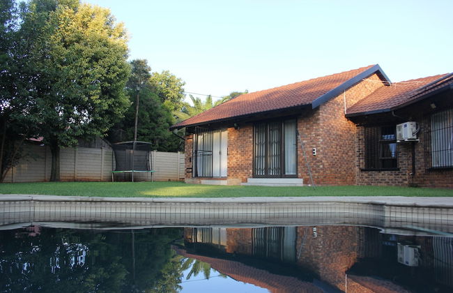 Chic & Serene 1-Bed Haven in Roodepoort - Photo 33