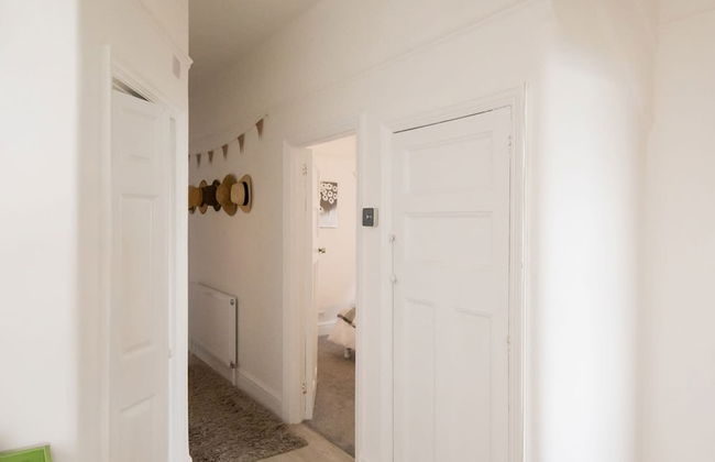 Beautiful Beachfront House wth Balcony Sea Views - Foto 9