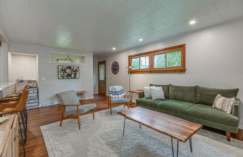 Beautiful 3BR Home Near Lake MI - Photo 1